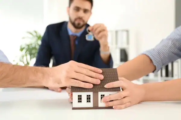 Couple arguing over property in divorce mediation Havering